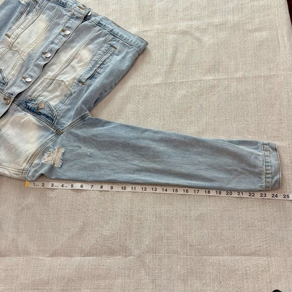 Rue21 Womens Distressed Light Wash Denim Jacket Size L - Picture 8 of 9